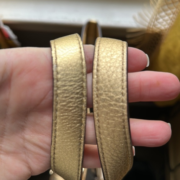 Michael Kors Tote BEAUTIFUL The quality is impeccable. Never carried. BNWOT - Picture 6 of 6